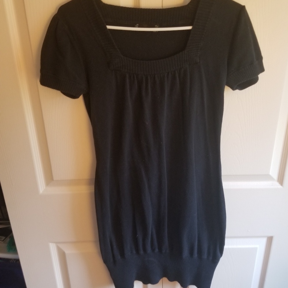 Black short sleeve dress